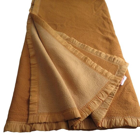 Vintage Belgian Made Acrylic Blanket Gold Tone Queen Satin Trim by The Broadway - Picture 10 of 12